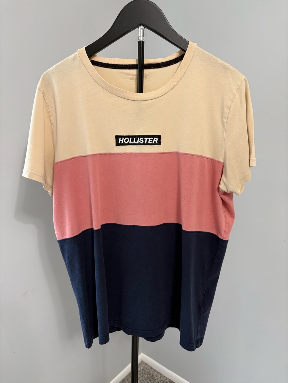 Hollister Colorblock Logo Graphic Tee Cream Pink Navy Sporty Prep Minimalist